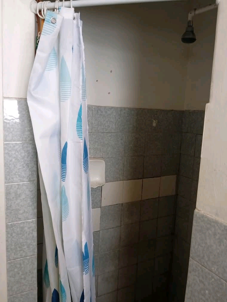 Large room to rent, semi furnished.
on 12th   in Berea