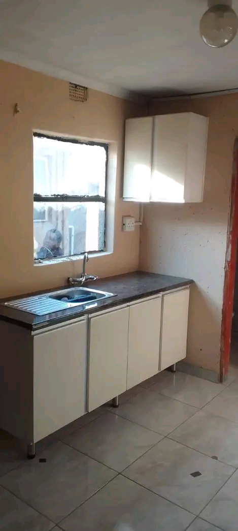 3500 big ensuit room to rent immediately zone  in Meadowlands