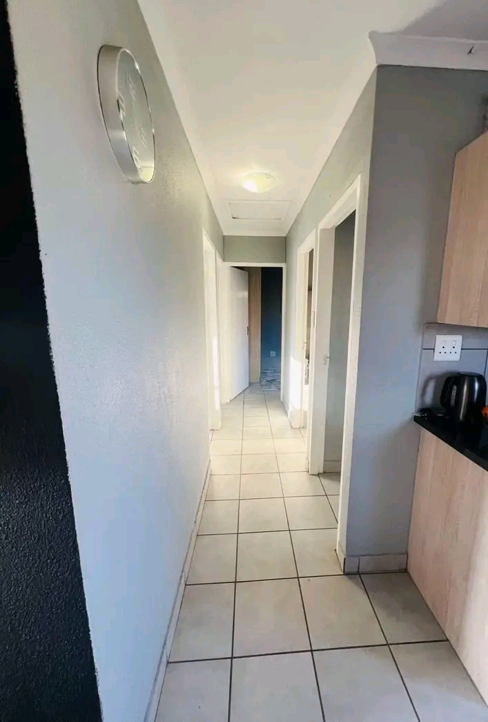 Neat & clean 3 bedroom house. 
empty & avail  in Alberton