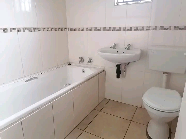 House for rental in ext 20
cousy home 
open  in Protea Glen