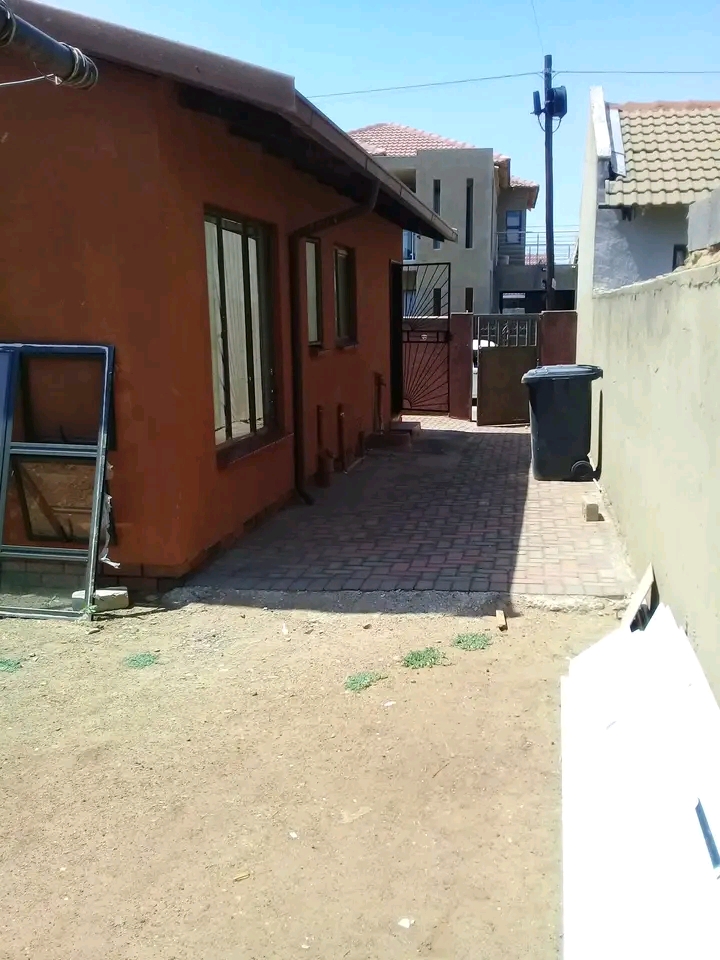 2 bedroom house immediately available for ren  in Protea Glen