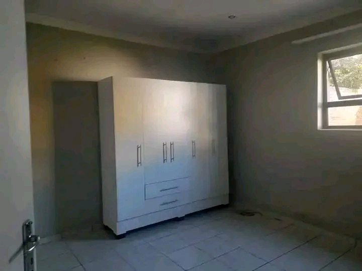2 bedroom cottage to let in highland road joh  in Kensington