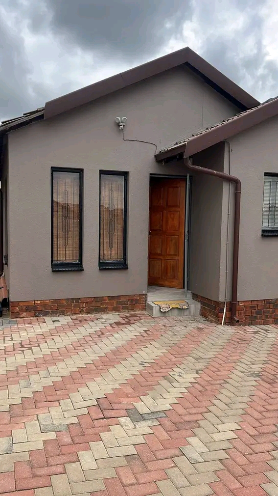 Beautiful 2 bedroom house available immediate  in Naturena