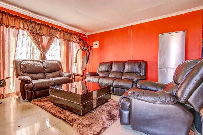 3 bedroom house for rental all bedrooms are f  in Birch Acres