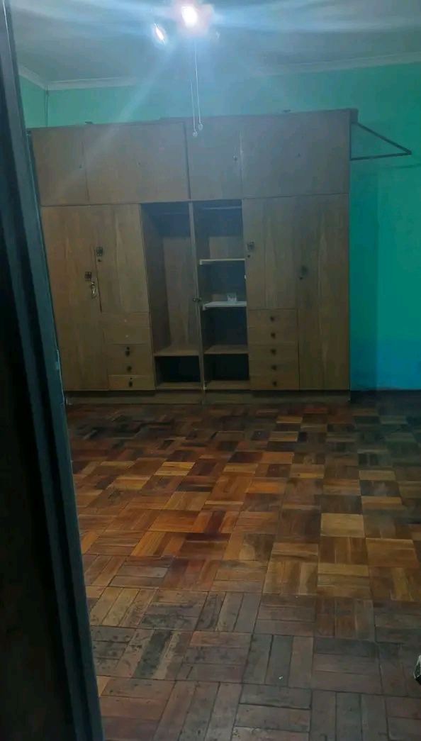 Room to rent available immediately for r1900   in Primrose