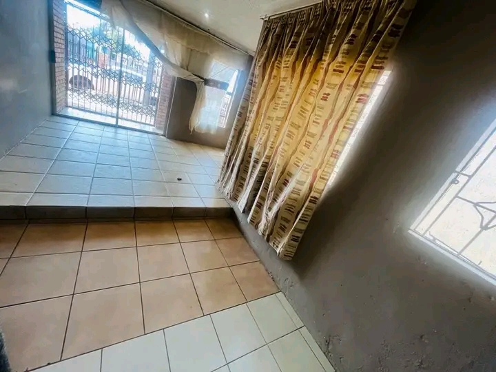2 bedroom house/apartment is available immedi  in Mamelodi