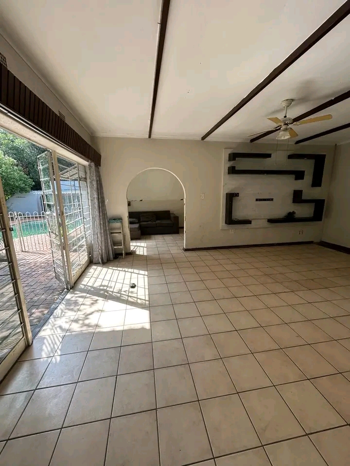 4 bedroom 2.5 bath house for rent in parkhill  in Germiston