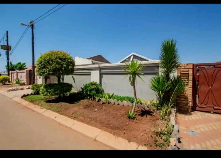 🏠 2 bedroom house to rent. this lovely hom  in Soweto