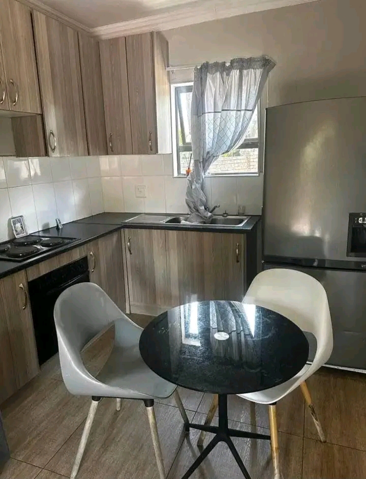 1 bedroom 1 bathroom lounge kitchen apartment  in Centurion