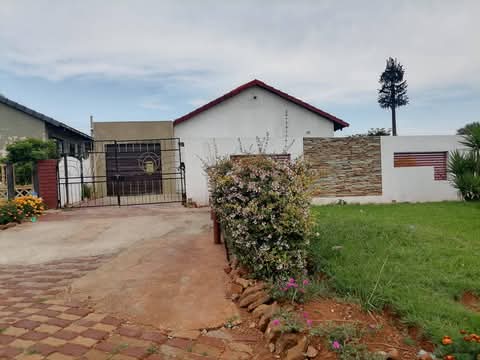 To rent in ext 5. 
3 bedrooms with bics.
1   in Ennerdale