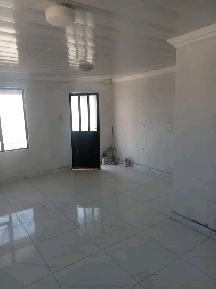 Spacious bachelor consisting of a fitted kitc  in Clayville