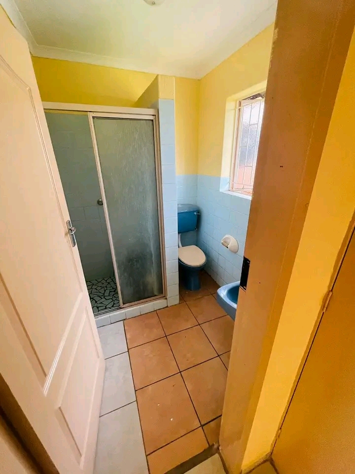 A nice  open plan one bedroom cottage with a   in Birch Acres