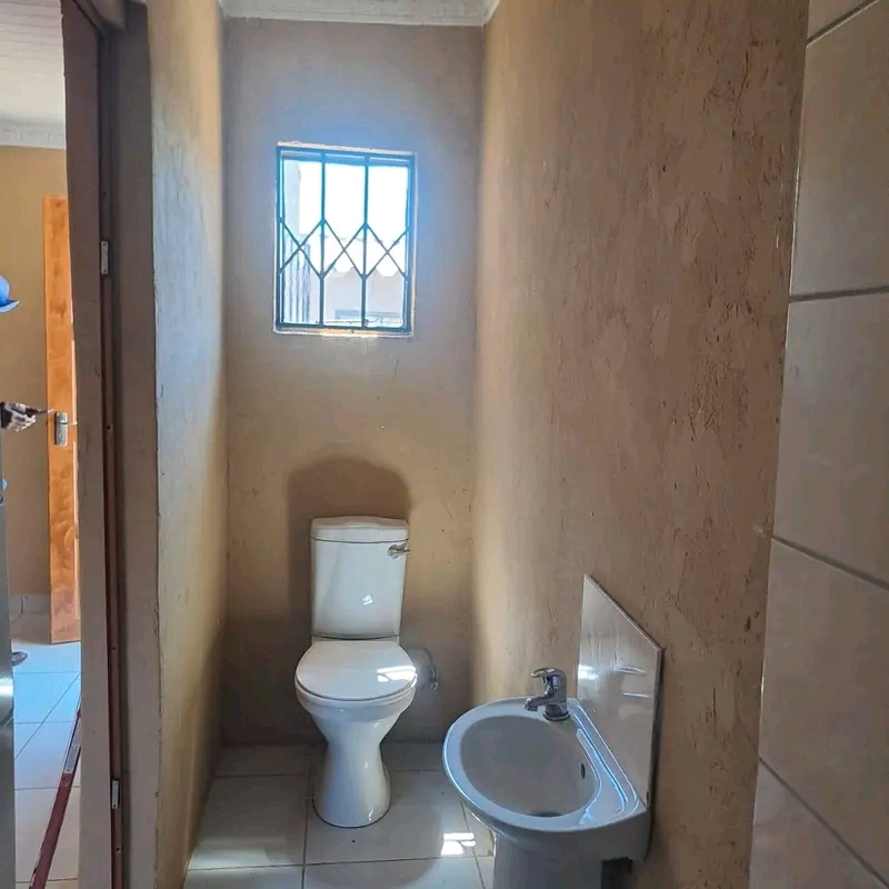 Ensuit available immediately at phase 1 near   in Dobsonville