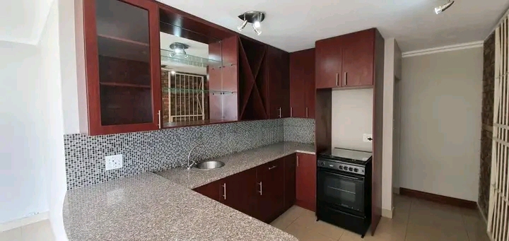 100 m2 - spacious! garden flat huge living ar  in The Reeds