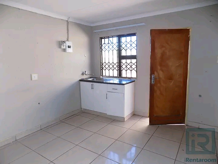 1 bedroom available immediately to rent.
ren  in Protea Glen