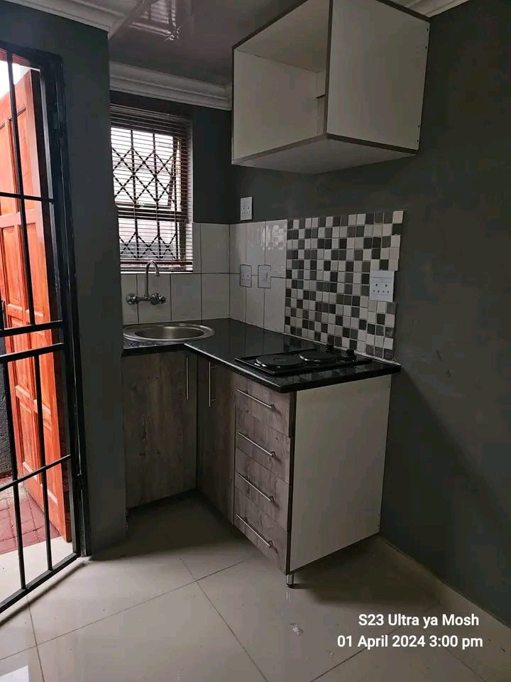 Cottage available 1st may at ext 45 for r2500  in Clayville