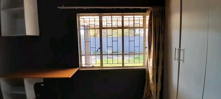 Room to rent in ce2 r2800

neat and spaciou  in Vanderbijlpark