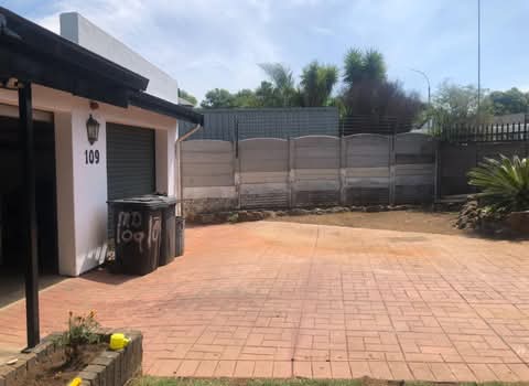Full house 3 bedroomed for rental it covers e  in Birchleigh