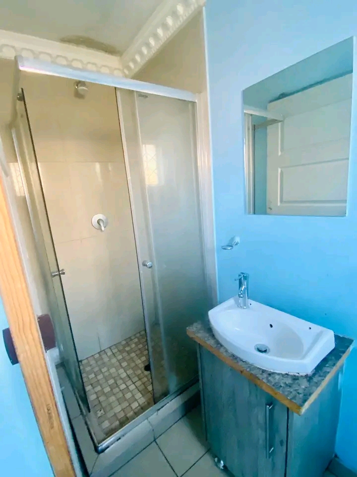 Bachelors room available for rent in r3200
*  in Ebony Park