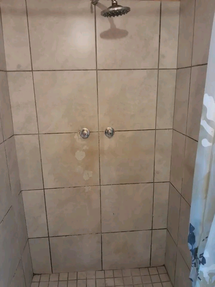 Very spacious open plan bachelor  available i  in Spruitview