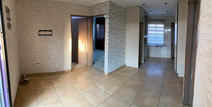 Peaceful family home in extension 16

we re  in Windmill Park