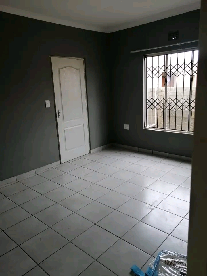 Bachelor s unit in ext9. it s available on th  in Cosmo City