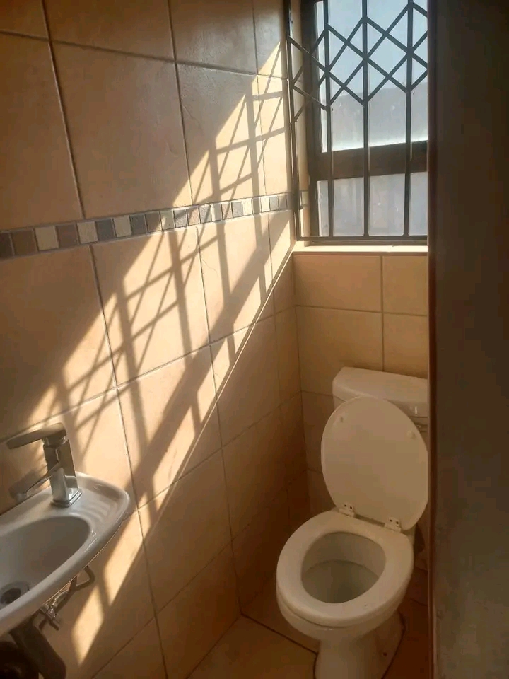 1 bedroom cottage to rent for r3500
deposit   in Norkem Park