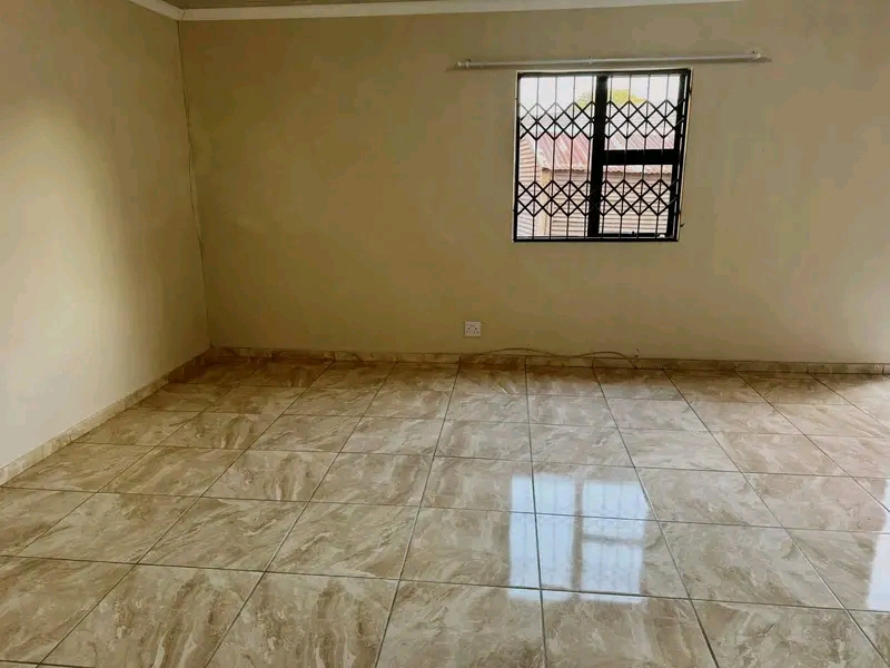 A big open plan bachelor to rent with small b  in Esther Park