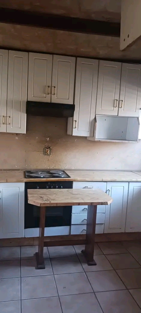 House for rental @ ext 2 rent r3500
deposit   in Naledi