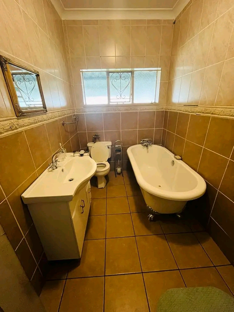 Spacious 3-bedroom home for rent in edleen
  in Kempton Park
