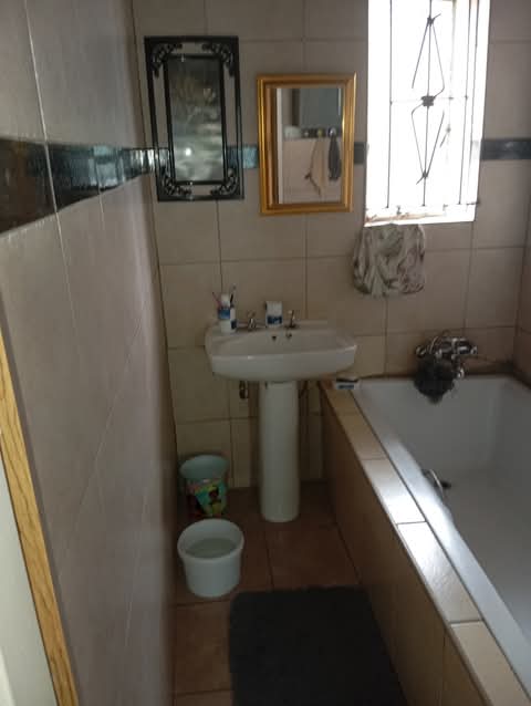 Beautiful family house for rent ext 25.
the   in Vosloorus