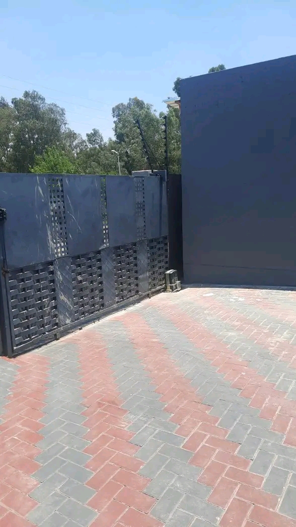 Ensuite available immediately for rental with  in Naturena