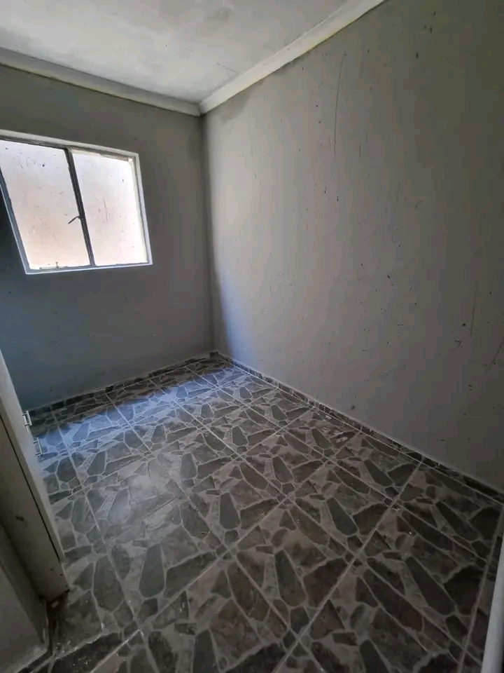 Bachelor available to rent at ext 6, eastfiel  in Vosloorus