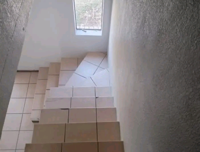 1 bedroom to rent in a 2 bedroom  flat  ..  h  in Midrand