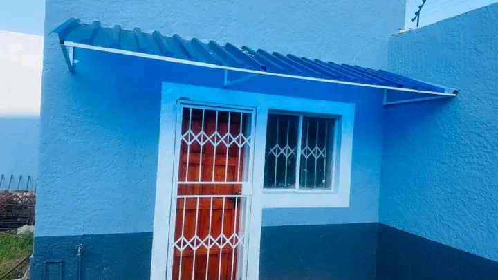 To let  please contact  0674421964, located n  in Kensington
