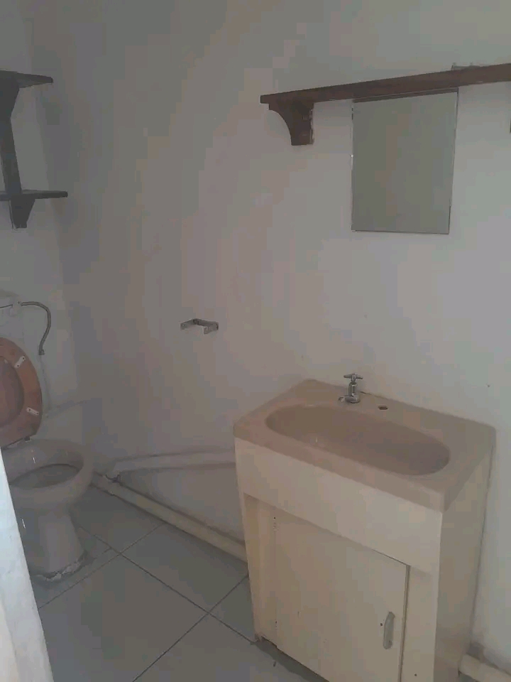 1 bed room cottage for rent 3300 deposit 1000  in Turffontein