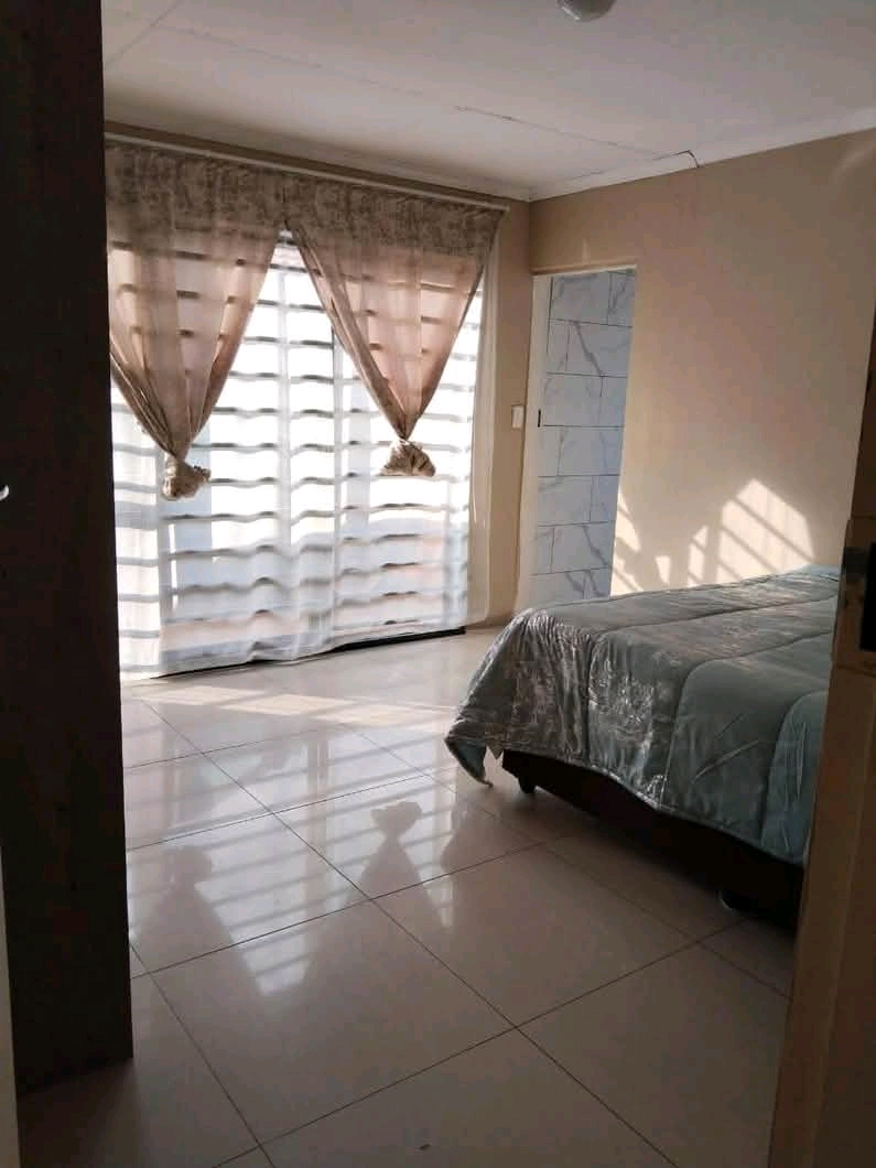 2 bedrooms house for rental at ext 24 is goin  in Protea Glen