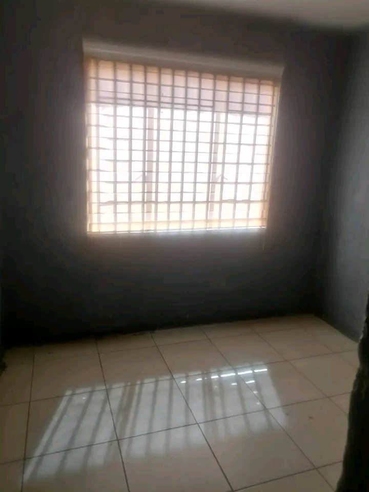 House available...rent 3500 deposit half pric  in Lufhereng