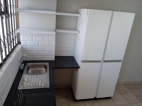 1 bedroom flat to rent max 3 people 
highris  in Berea