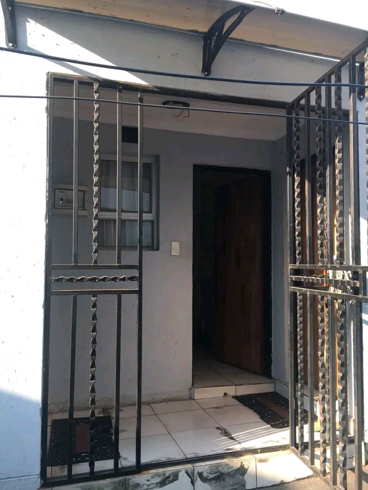 Room available to rent for r1500pm
r1500 dep  in Protea North