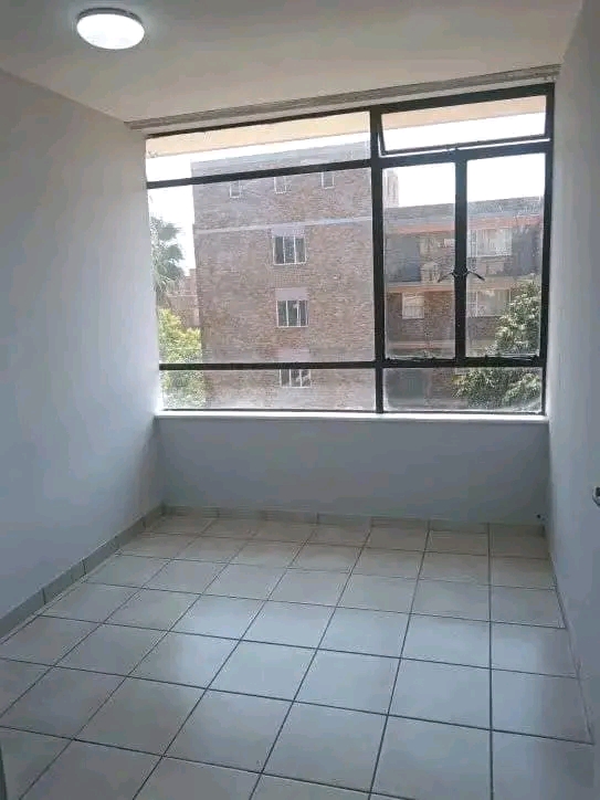 Rooms available in a renovated apartment in e  in Sunnyside
