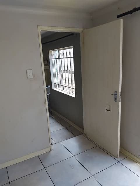 1 bedroom cottage rental 
*on-going renovati  in Clayville
