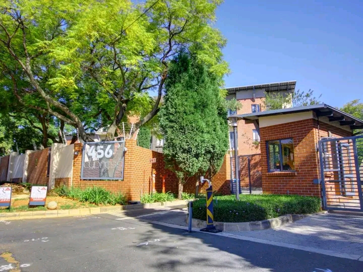 Unfurnished bachelor studio 
r6000 per month  in Bryanston