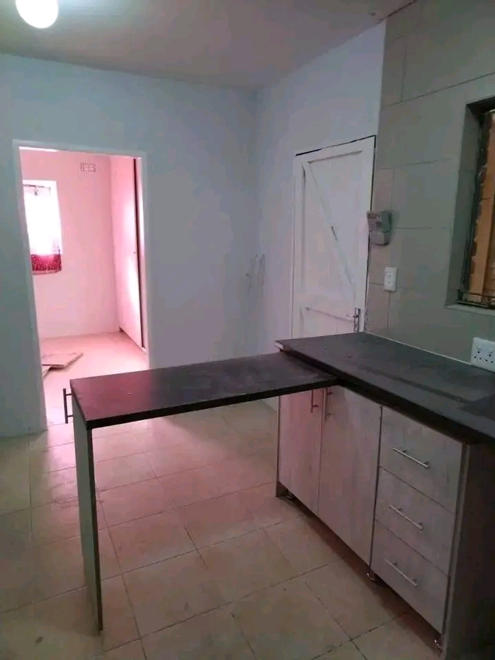 1 bedroom flat available in ext 11 near tollg  in Ebony Park
