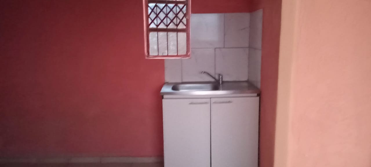 Room to rent at mkhuhlu ma f hoxane available  in Hazyview