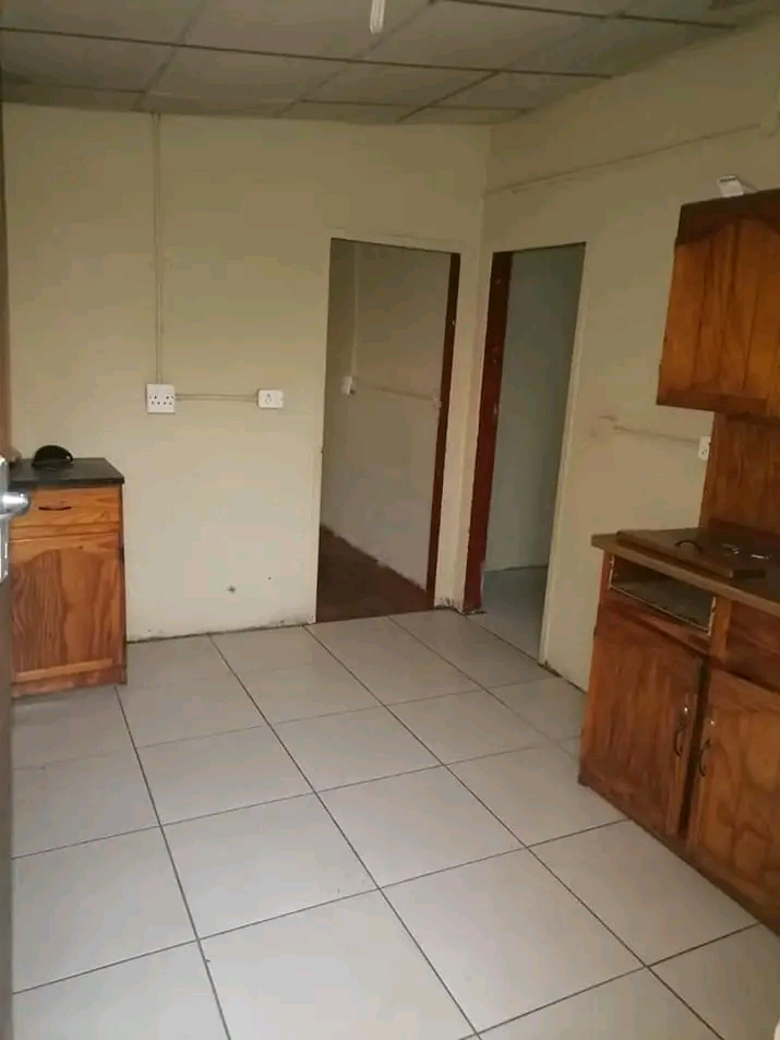 3 room house 🏠 available at zone6 rent r25  in Meadowlands