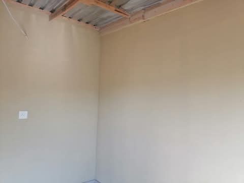 Spacious rooms in for rent
newly built, spac  in Tsietsi