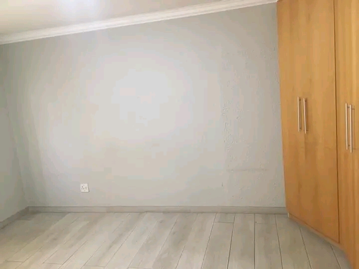 Beautiful modern 3 bed house for rent on a sh  in Elandspark