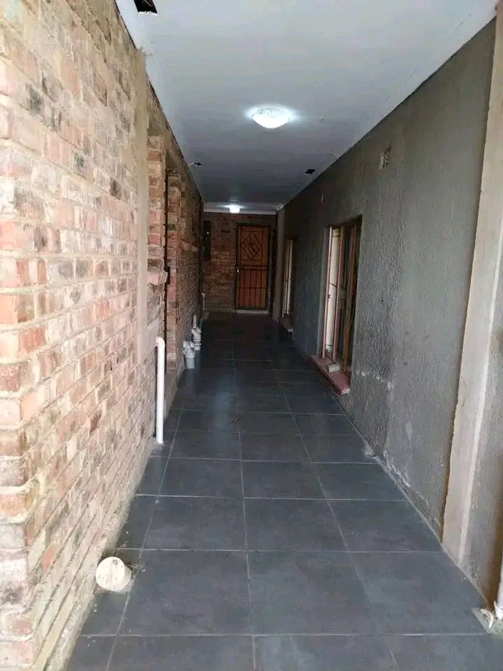 1 bedroom flat available in ext 11 near tollg  in Ebony Park