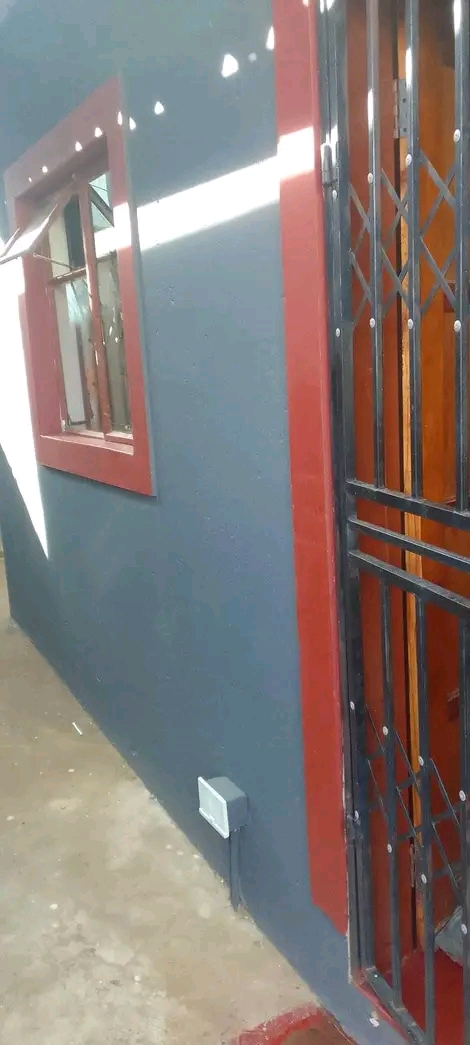 Room available to rent. at phase 2 near tanke  in Braamfischer